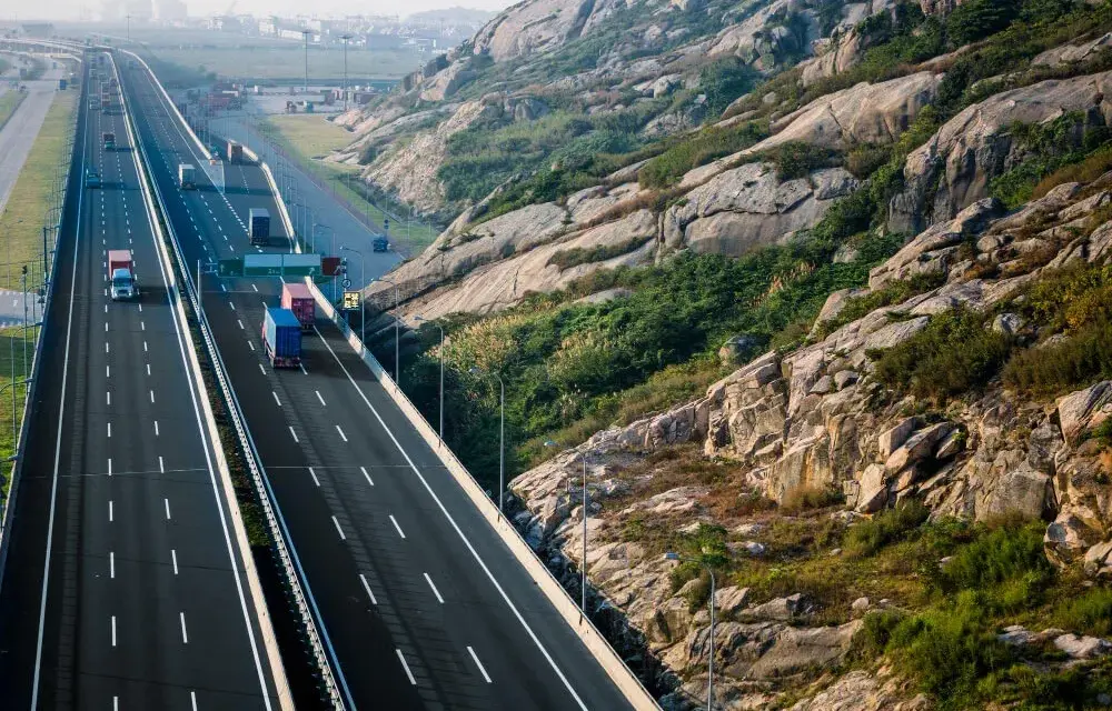 Ile jechać na autostradzie, aby uniknąć mandatów i zapewnić bezpieczeństwo?