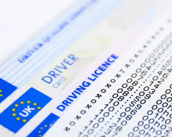 Kto naprawdę płaci za kartę kierowcy? Odkryj ważne informacje