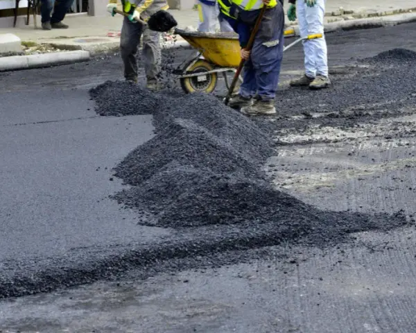 Ile schnie asfalt na gorąco? Kluczowe czynniki wpływające na czas schnięcia